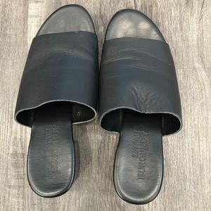 Little Burgundy black slide sandal